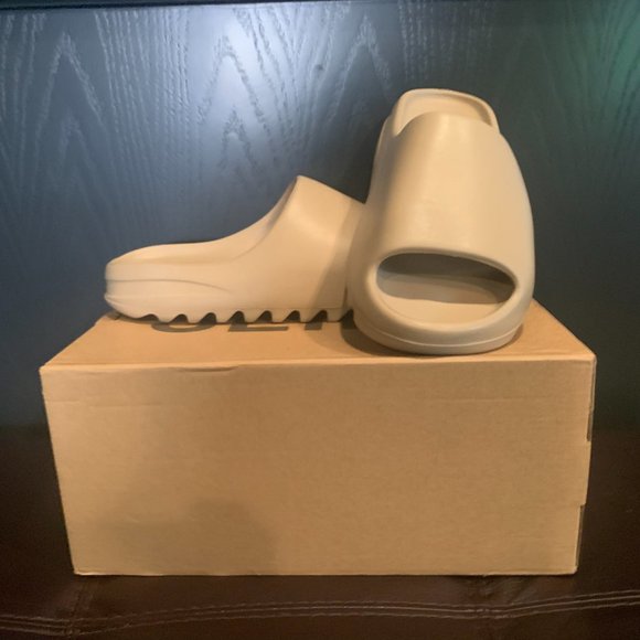 Mens size 11 Yeezy Slide \